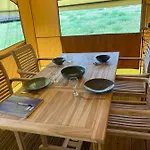 Camping Oh! - A L'ombre Des Tilleuls Hautes Pyrenees *