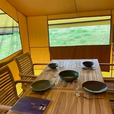 Camping Oh! - A L'ombre Des Tilleuls Hautes Pyrenees Peyrouse