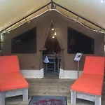 Oh! - A L'ombre Des Tilleuls Hautes Pyrenees 营地