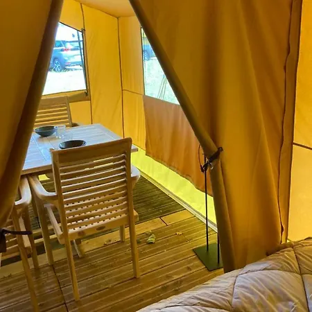 Oh! - Paradis A L'ombre Des Tilleuls 캠프장 Peyrouse