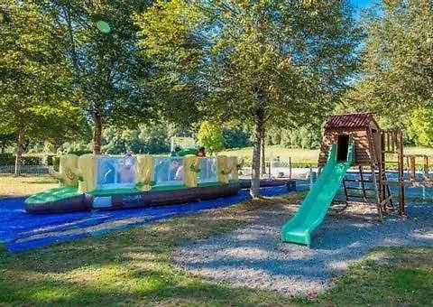 Camping Oh! - Paradis A L'ombre Des Tilleuls *