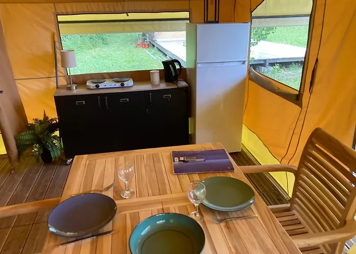 Camping Oh! - Paradis A L'ombre Des Tilleuls Peyrouse